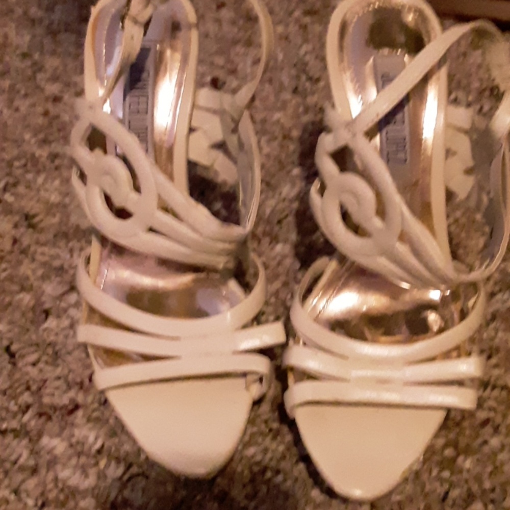 Jennifer Lopez heels size 6